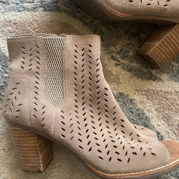 TOMS Women’s Majorca Peep Toe Stucco Suede Perforated Booties Size 6.5 - Picture 3 of 8